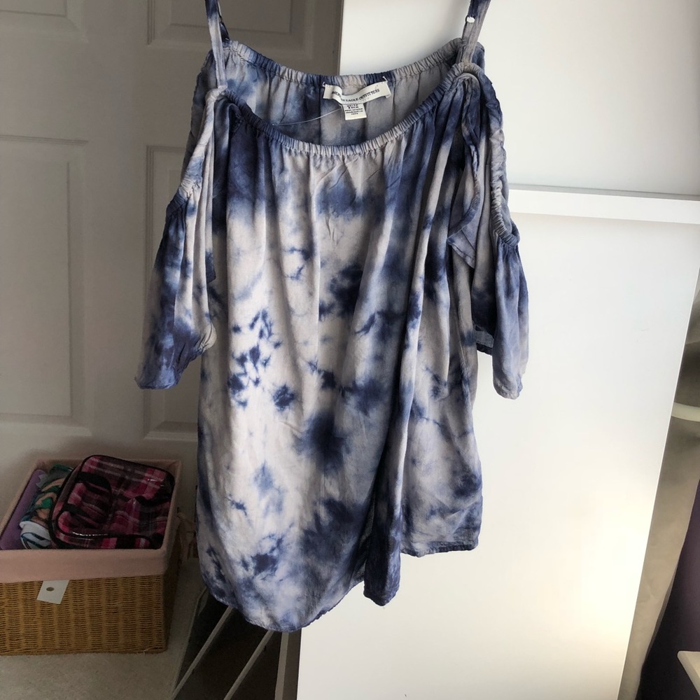 American Eagle Cold Shoulder Top
